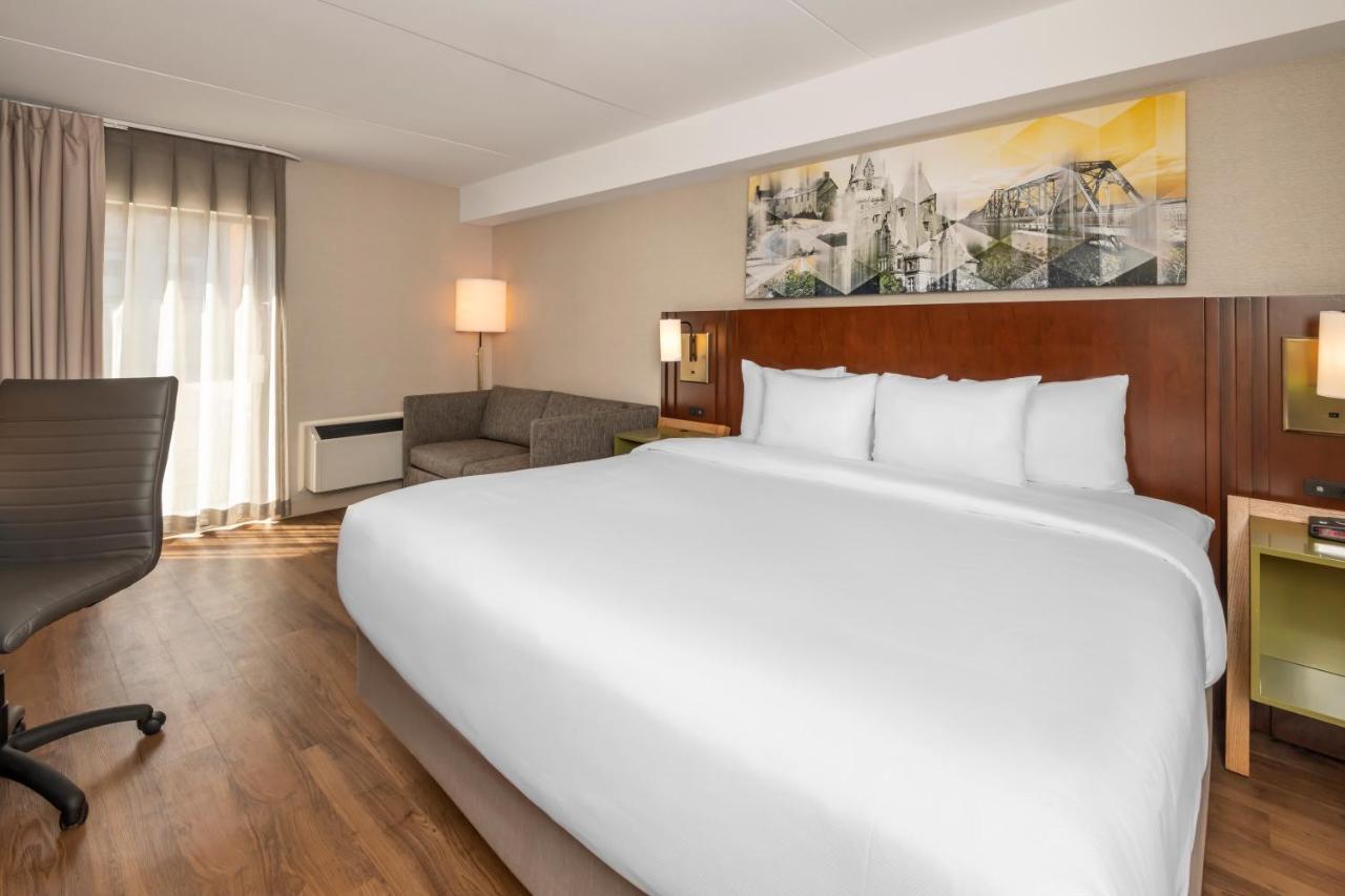 Comfort Inn West Оттава Экстерьер фото