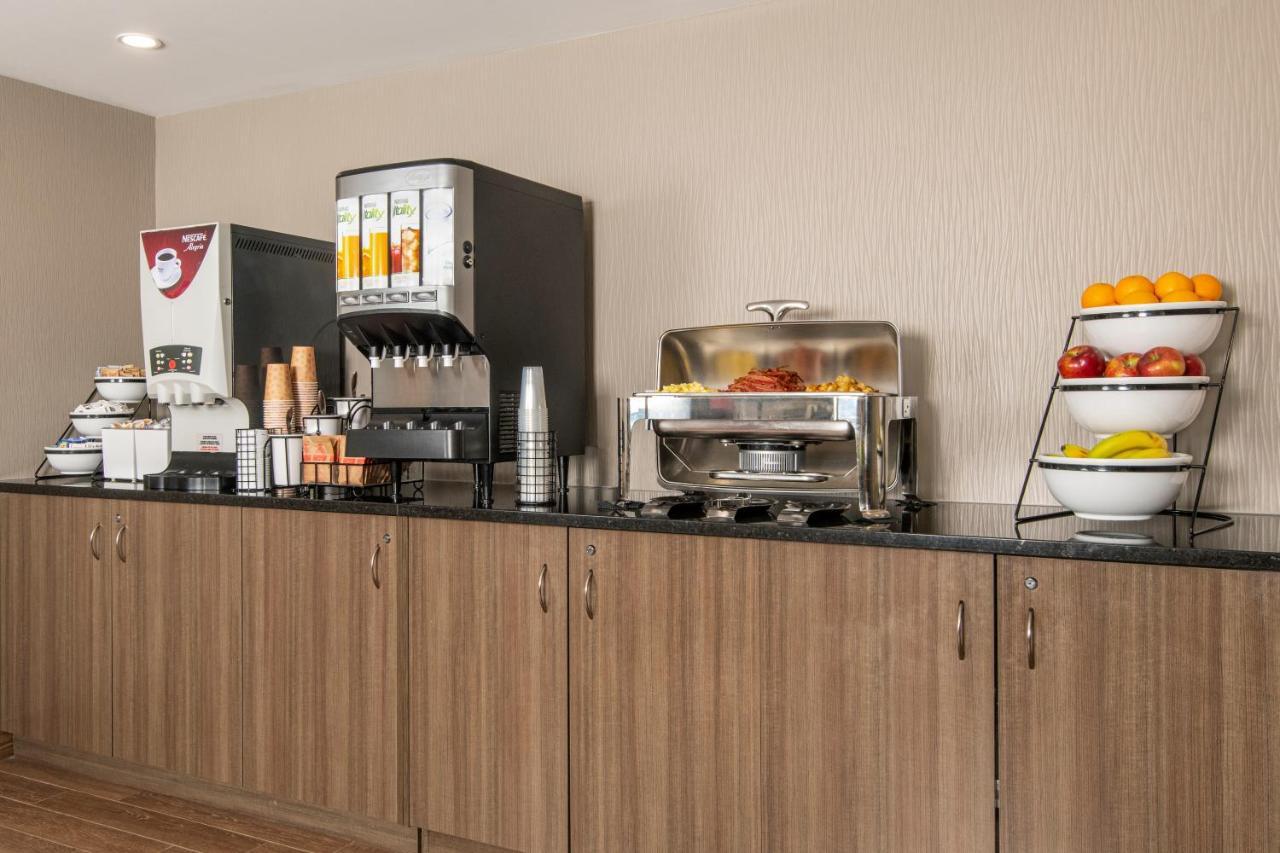 Comfort Inn West Оттава Экстерьер фото