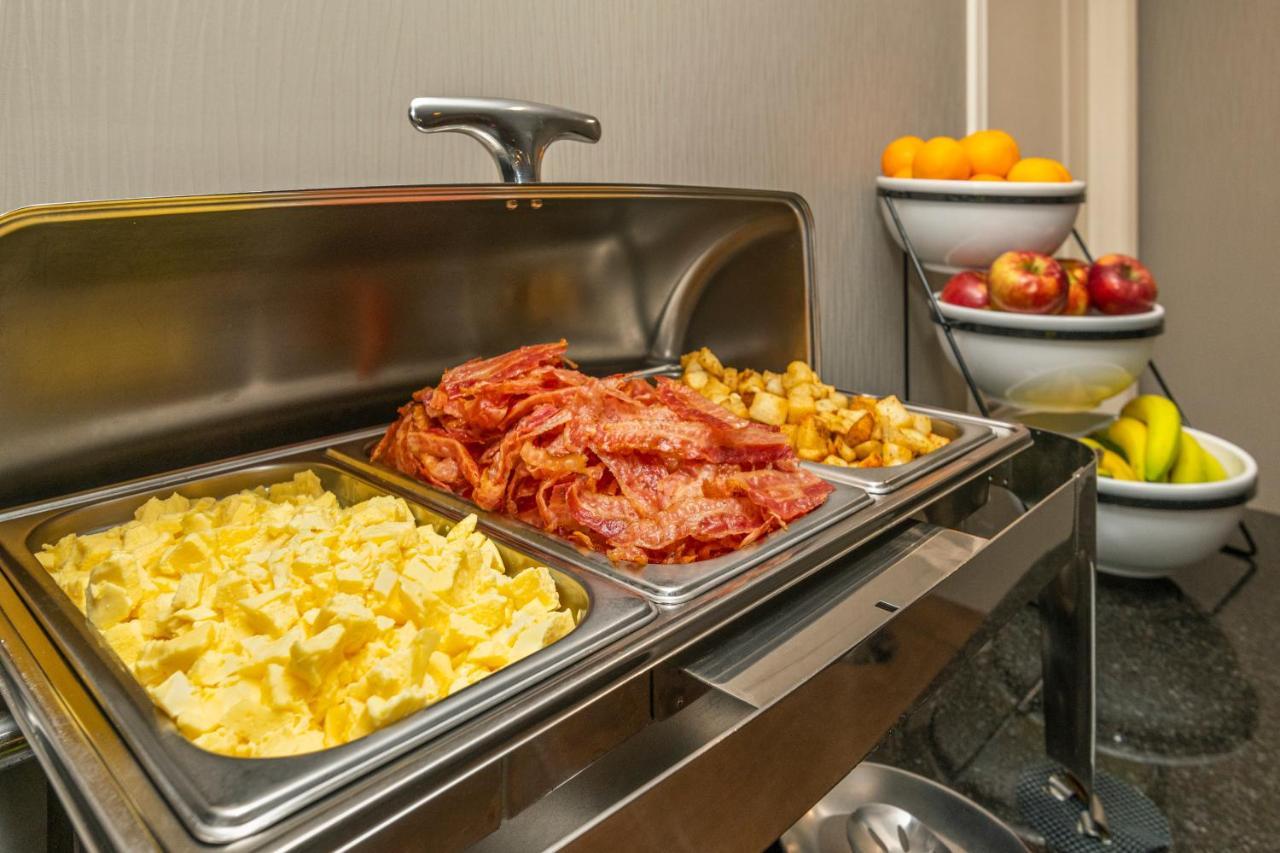 Comfort Inn West Оттава Экстерьер фото