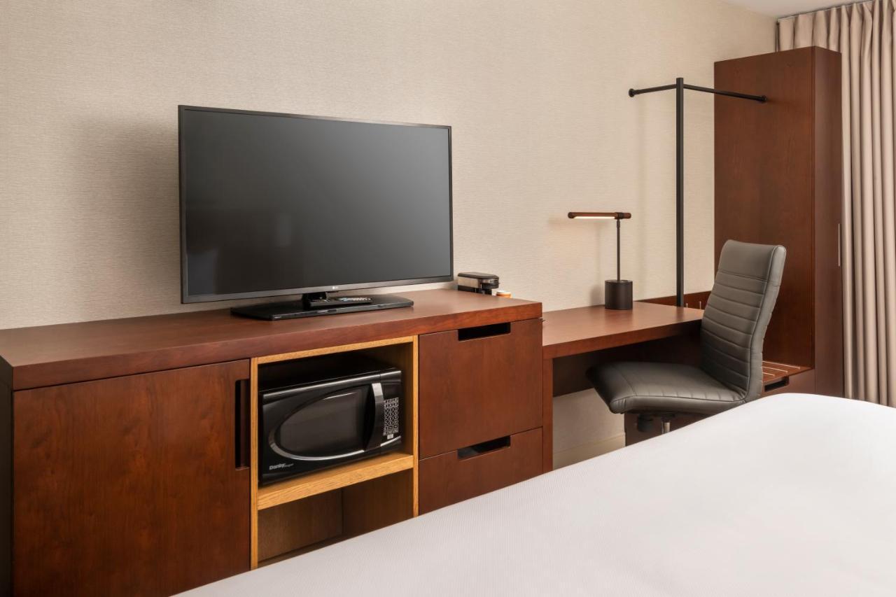 Comfort Inn West Оттава Экстерьер фото