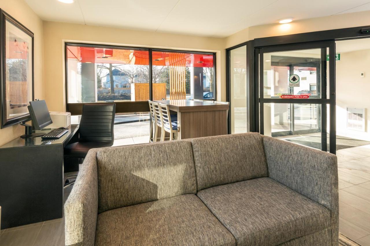 Comfort Inn West Оттава Экстерьер фото