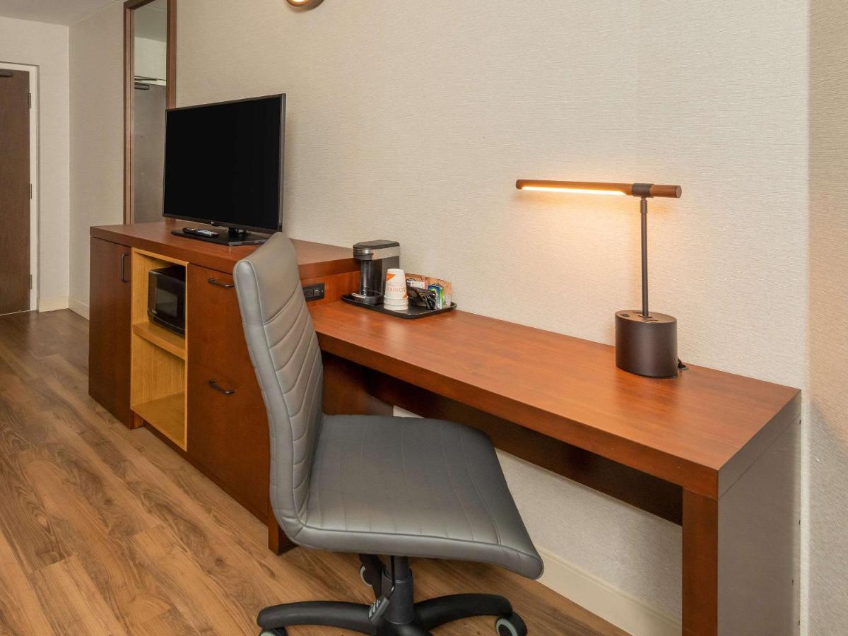 Comfort Inn West Оттава Экстерьер фото