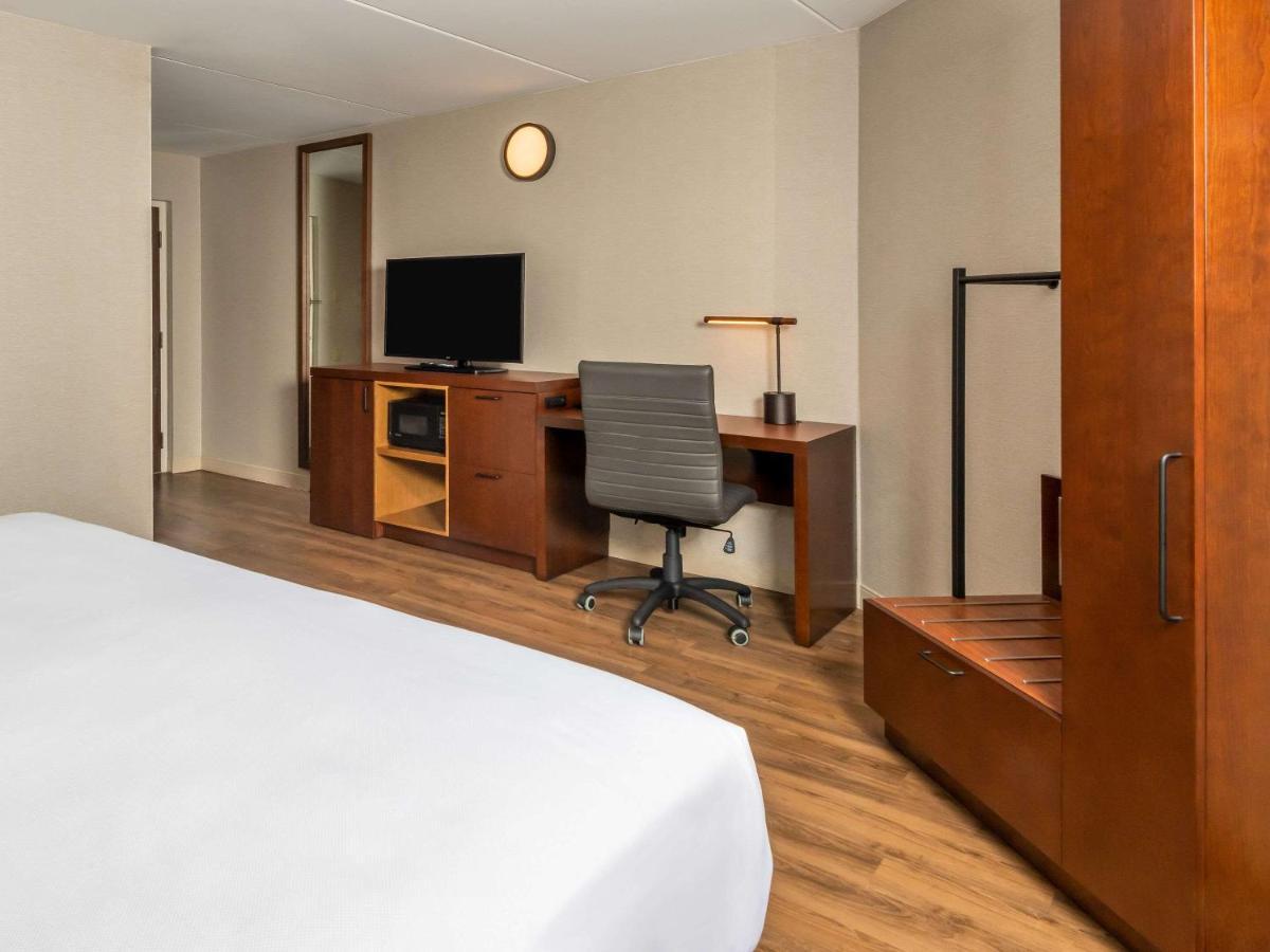 Comfort Inn West Оттава Экстерьер фото