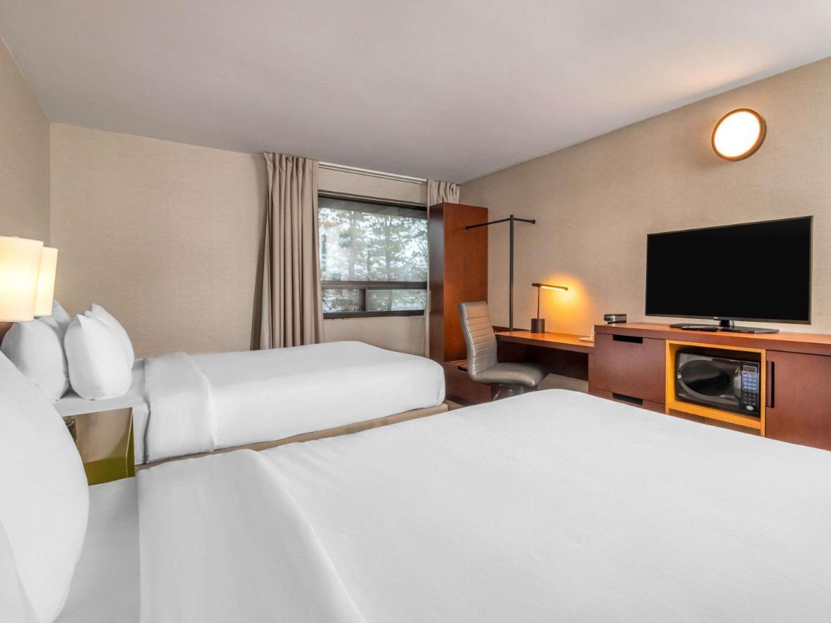 Comfort Inn West Оттава Экстерьер фото