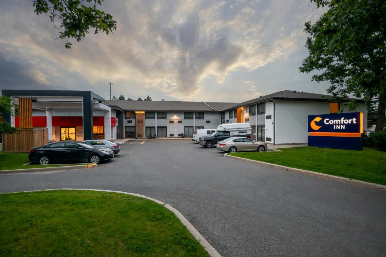 Comfort Inn West Оттава Экстерьер фото