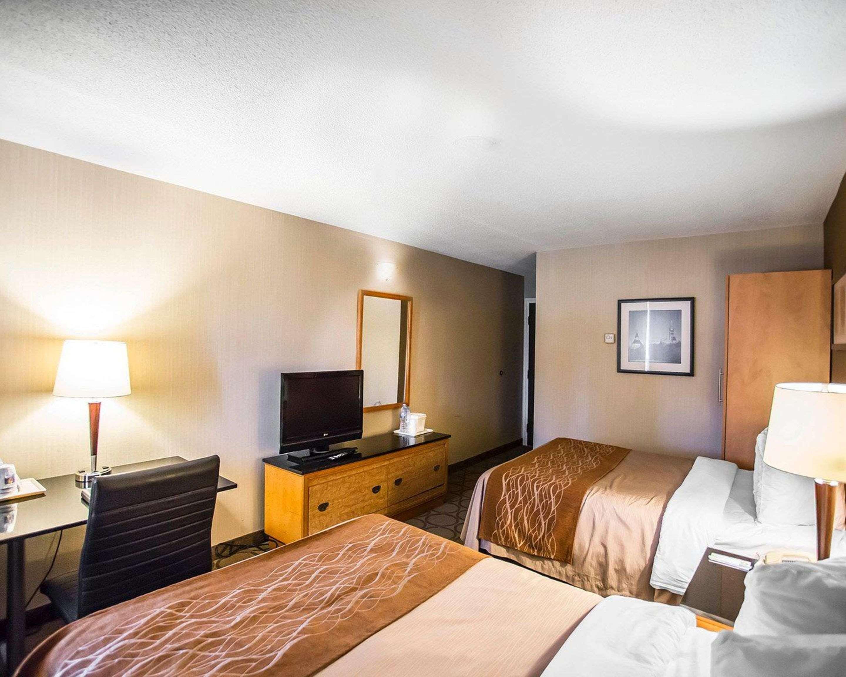 Comfort Inn West Оттава Экстерьер фото