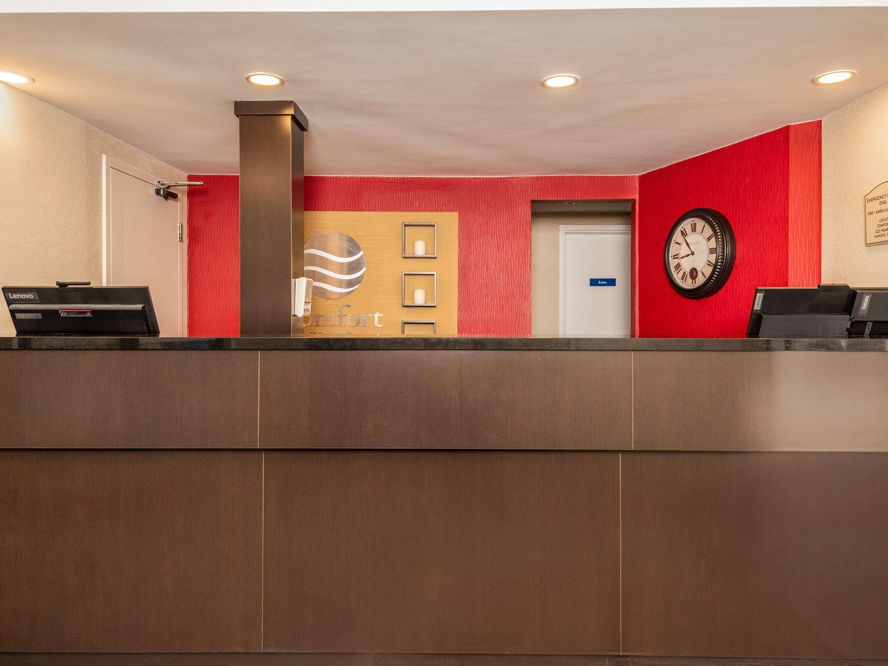 Comfort Inn West Оттава Экстерьер фото
