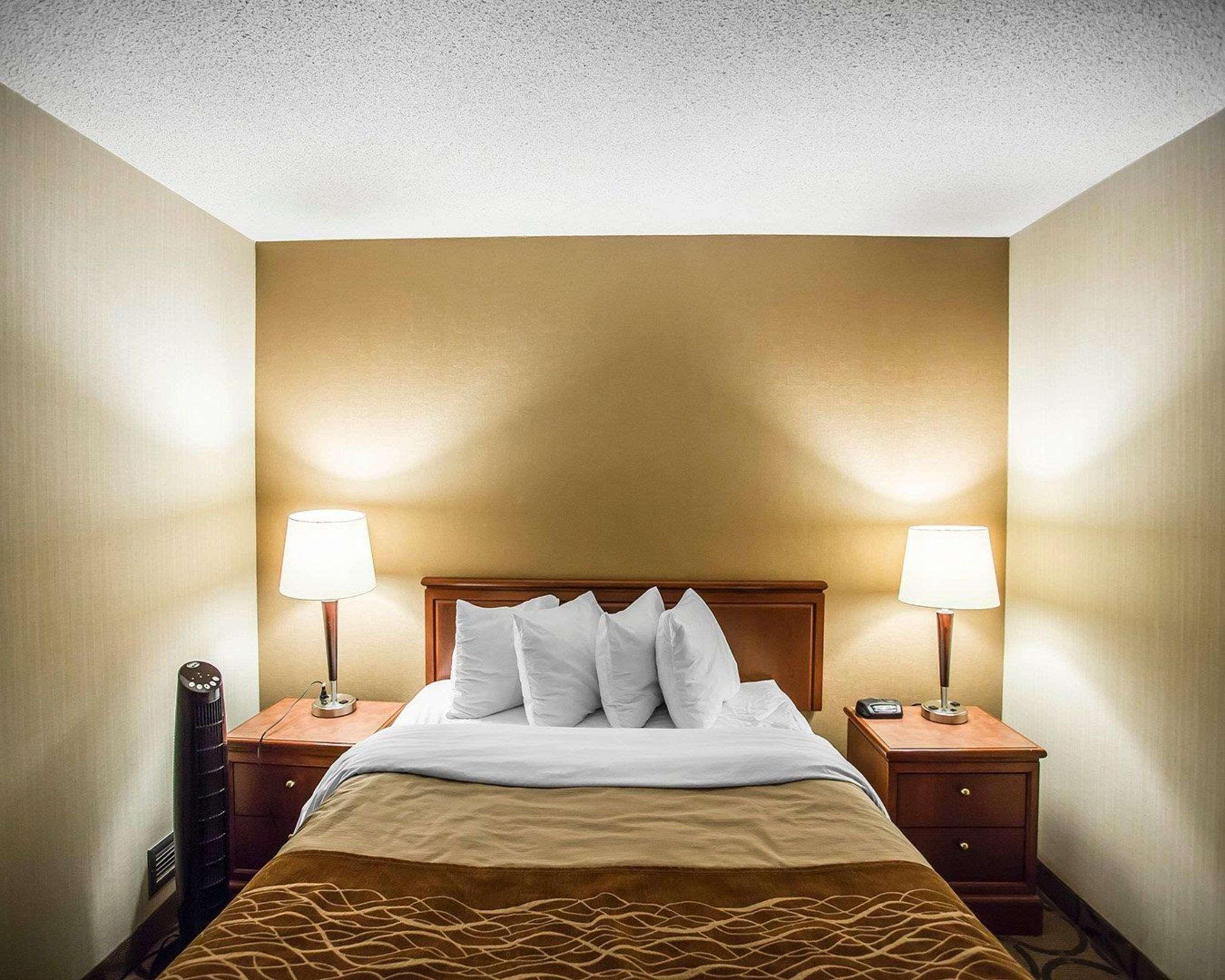 Comfort Inn West Оттава Экстерьер фото