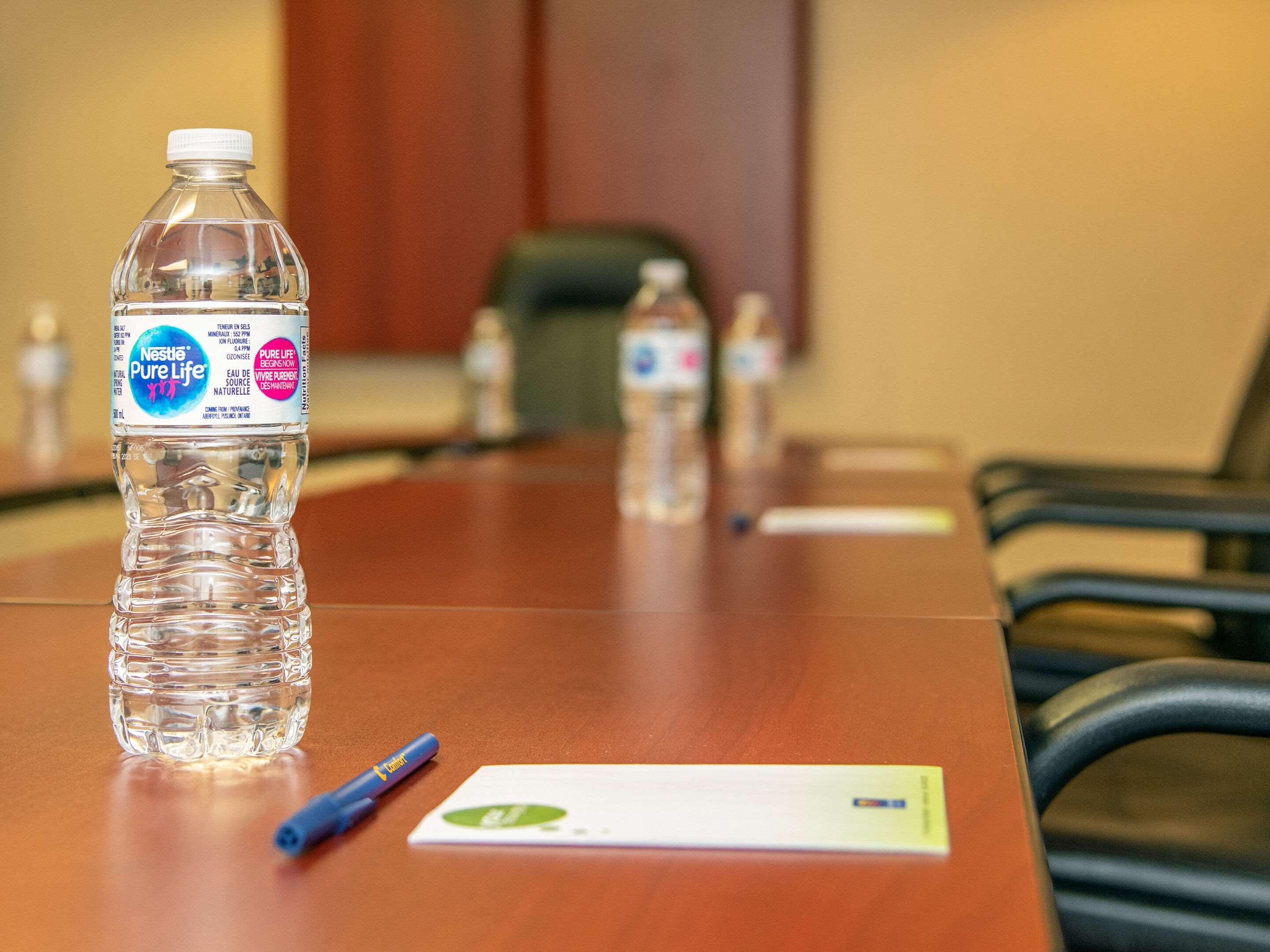 Comfort Inn West Оттава Экстерьер фото
